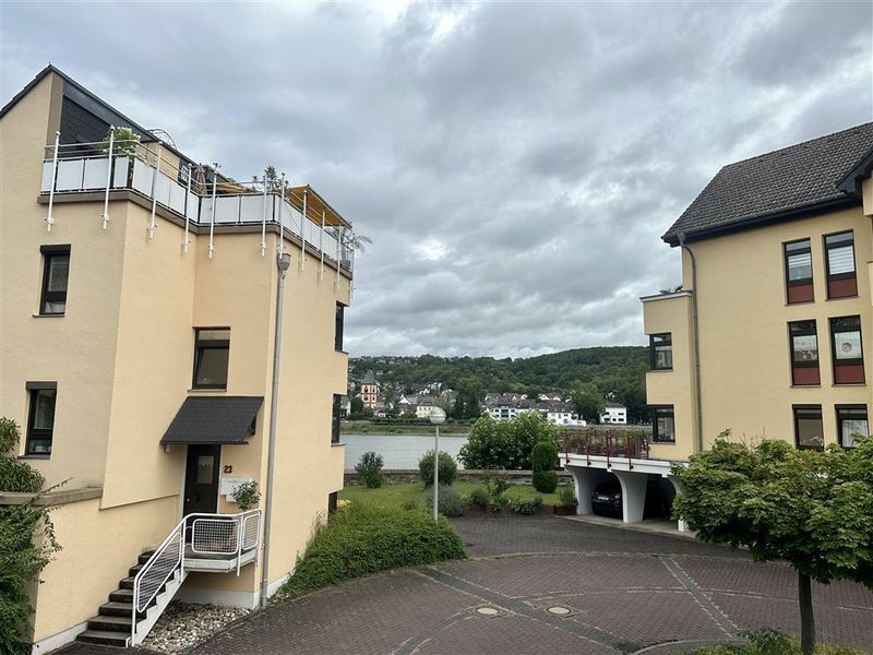 *** Wohnen in schöner Lage in Hochparterre mit Blick zum Rhein***